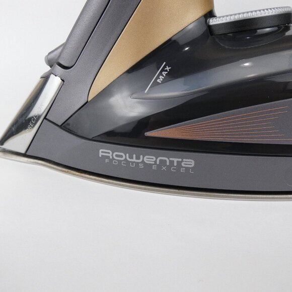 Rowenta DW5351 Focus Excel Steam Iron Stainless Soleplate 1725 Watt 400 Holes - Picture 10 of 16